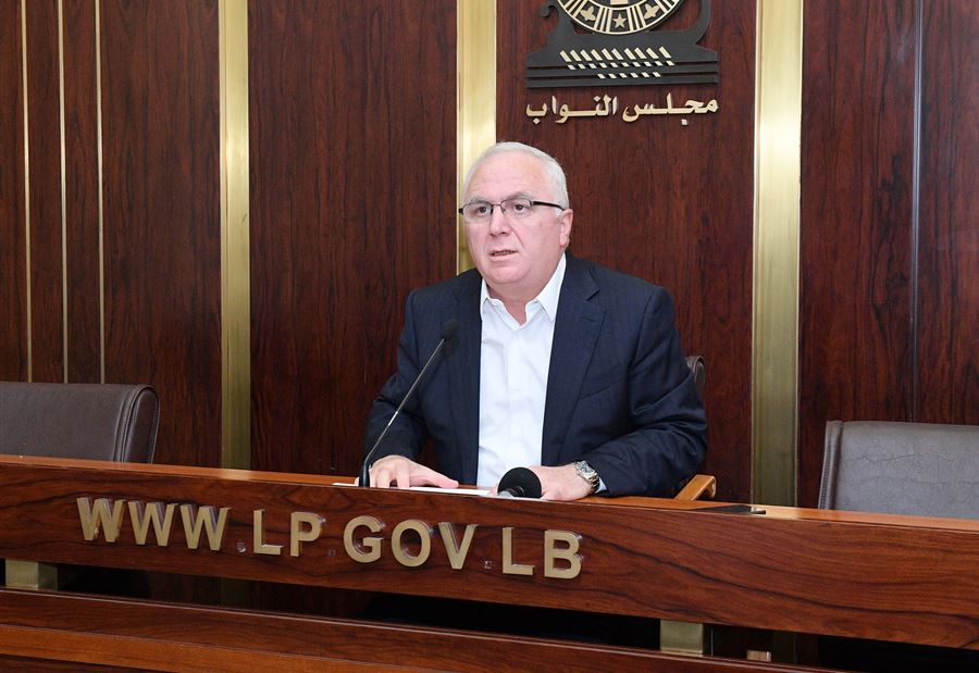 ضاهر "يستنكر ويقف إلى جانب أهله في زحلة"!