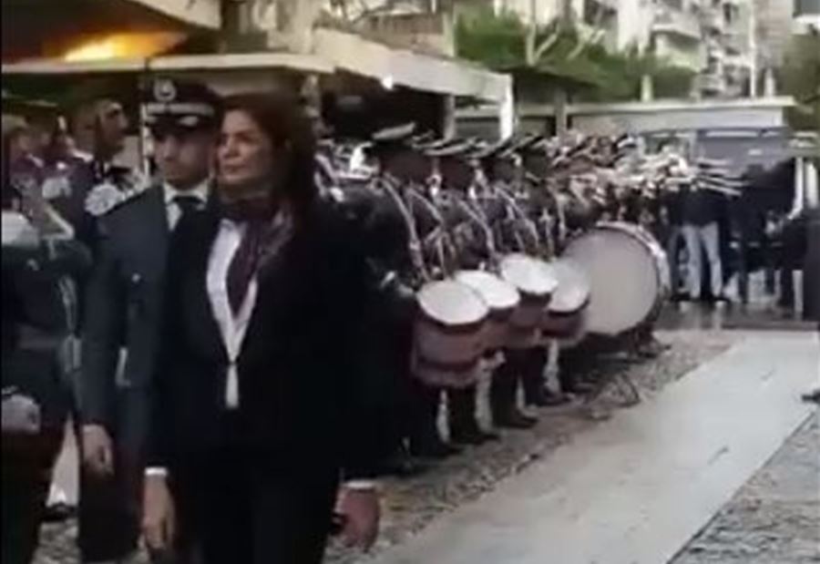 بالفيديو: لحظة دخول الوزيرة ريا الحسن الى الداخلية 