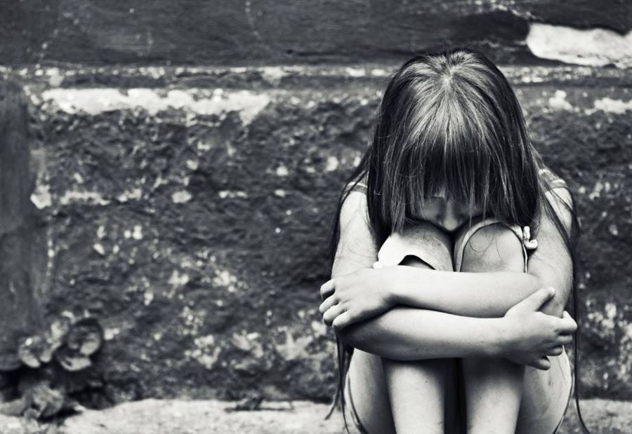  "يا ريتك إنت بتربيني"... ابنة الـ 7 سنوات شاهدة على وفاة أختها!