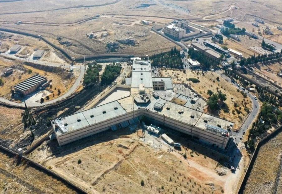 "رمز القمع والوحشية"... قصة معتقل سابق داخل سجن صيدنايا