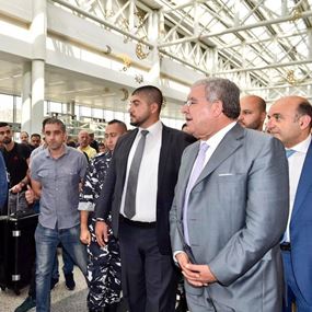 المشنوق من المطار: جئت لأعتذر من الناس