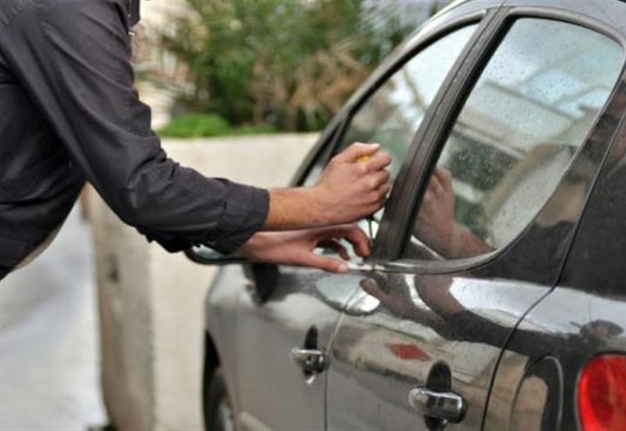 في البقاع: مجهولون يسرقون سيارة مواطن في البقاع: مجهولون يسرقون سيارة مواطن