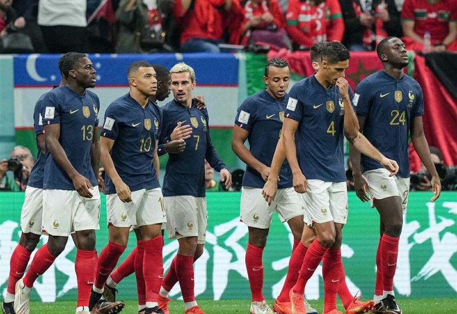 مدرب فرنسا يحمّل 5 لاعبين مسؤولية الهزيمة في كأس العالم