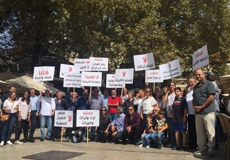 بالصورة: اعتصام سلمي وسط ميدان اهدن