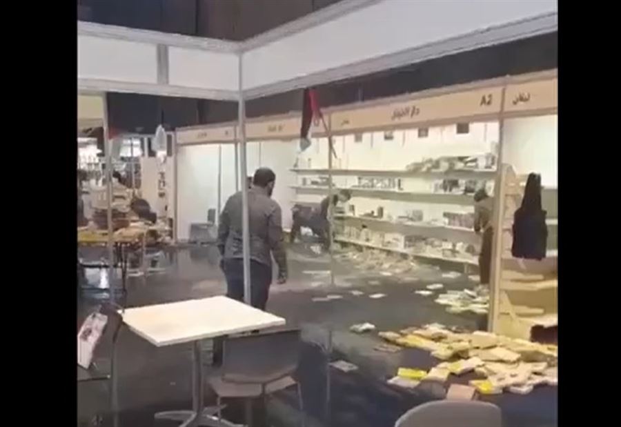 بالفيديو: معرض الكتاب "يغرق"! 