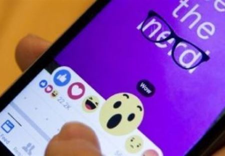 الشرطة تداهم منزل طفلة.. والسبب انستغرام