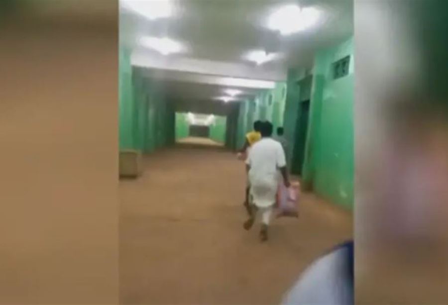 فيديو يوثق لحظة هروب نزلاء من السجن في الخرطوم