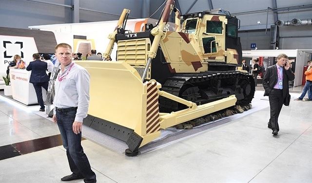 بولدوزر مدرع في خدمة الجيش الروسي