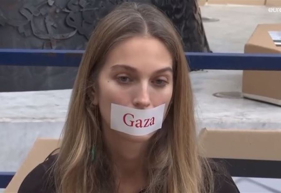 "لا نقبل أن يُقتل جيراننا"... تظاهرة أمام سفارة فرنسا في بيروت