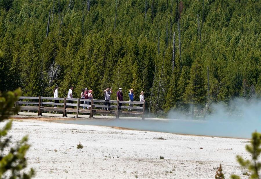 "في حوض مياه ساخن"... العثور على قدم بشرية في منتزه أميركي شهير!