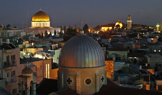 واشنطن تشتري فندقًا في القدس لنقل السفارة إليه واشنطن تشتري فندقًا في القدس لنقل السفارة إليه