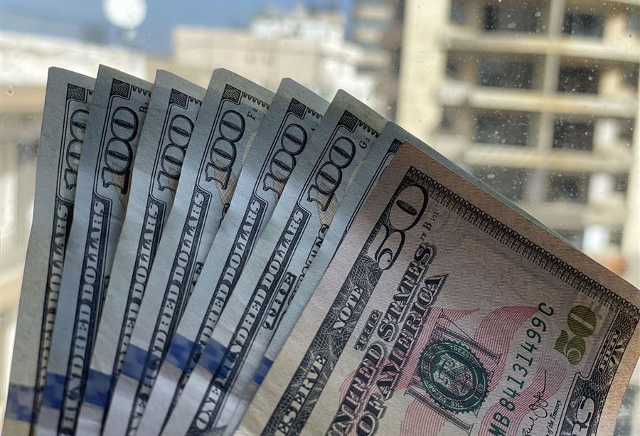 هل الدولار إلى "إنحدار"؟... خبيرٌ إقتصادي يكشُف معطيّات هامّة