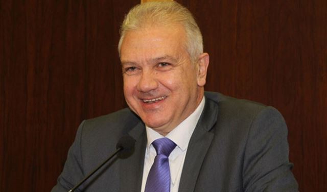 كرم: الحل بوقف الهدر والفساد واقرار السلسلة كرم: الحل بوقف الهدر والفساد واقرار السلسلة