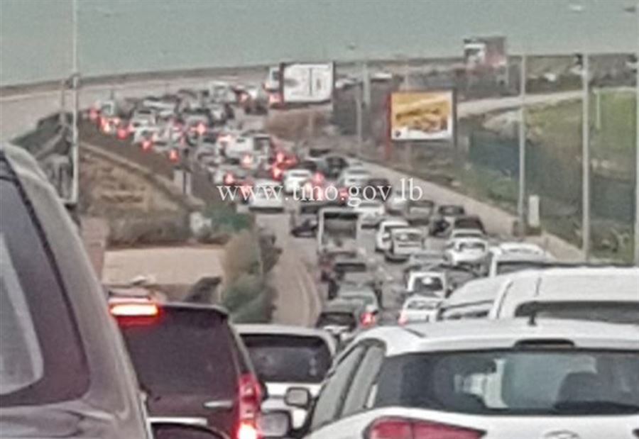 بالصورة: زحمة سير خانقة من خلدة باتجاه انفاق المطار بالصورة: زحمة سير خانقة من خلدة باتجاه انفاق المطار