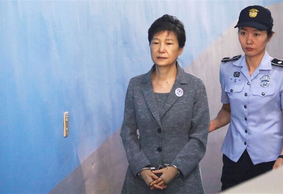 من كرسي الرئاسة إلى قاعات المحاكم