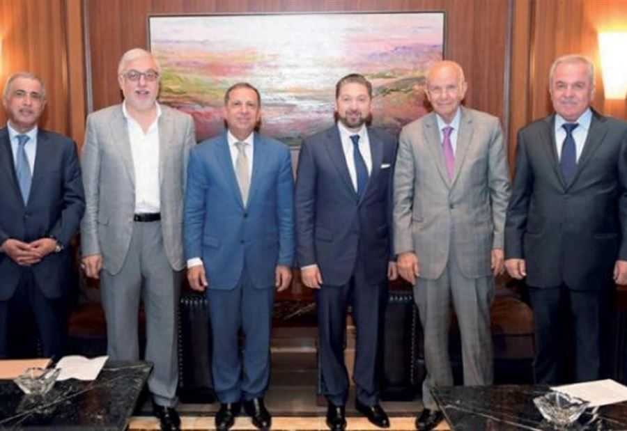 اللقاء التشاوري: نستغرب إشراك مدنيين في الوفد المفاوض اللقاء التشاوري: نستغرب إشراك مدنيين في الوفد المفاوض