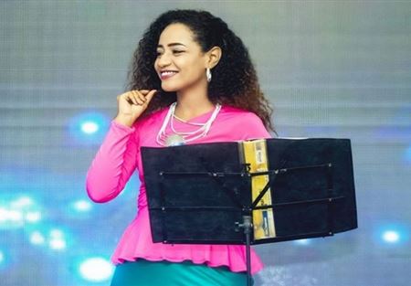 توقيف فنانة سودانية بتهمة "الزي الفاضح" توقيف فنانة سودانية بتهمة "الزي الفاضح"