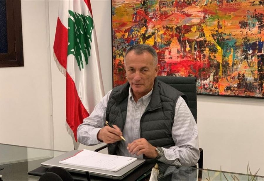 روكز  يدعو الى 