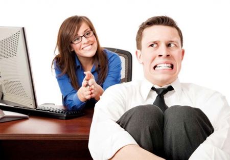 8 حركات جسدية تكشف خداع أو صدق الإنسان