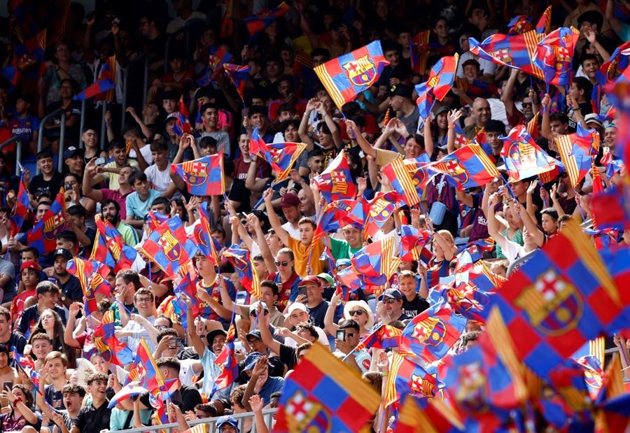 برشلونة غير راضٍ عن سلوك مانشستر سيتي!