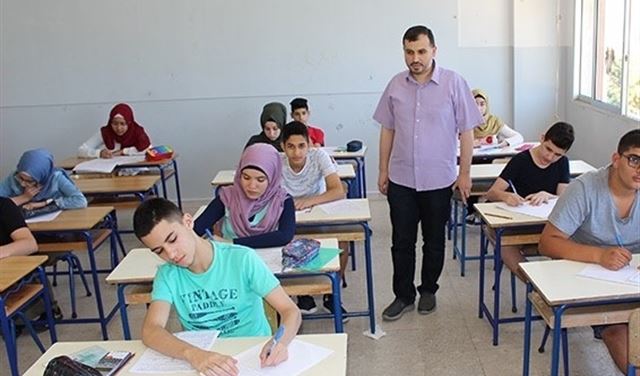 تلامذة الشهادة المتوسطة ينهون امتحاناتهم 