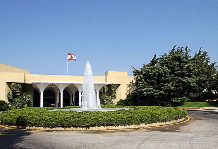 بين إيران وباريس.. هل يضيع الرئيس؟
