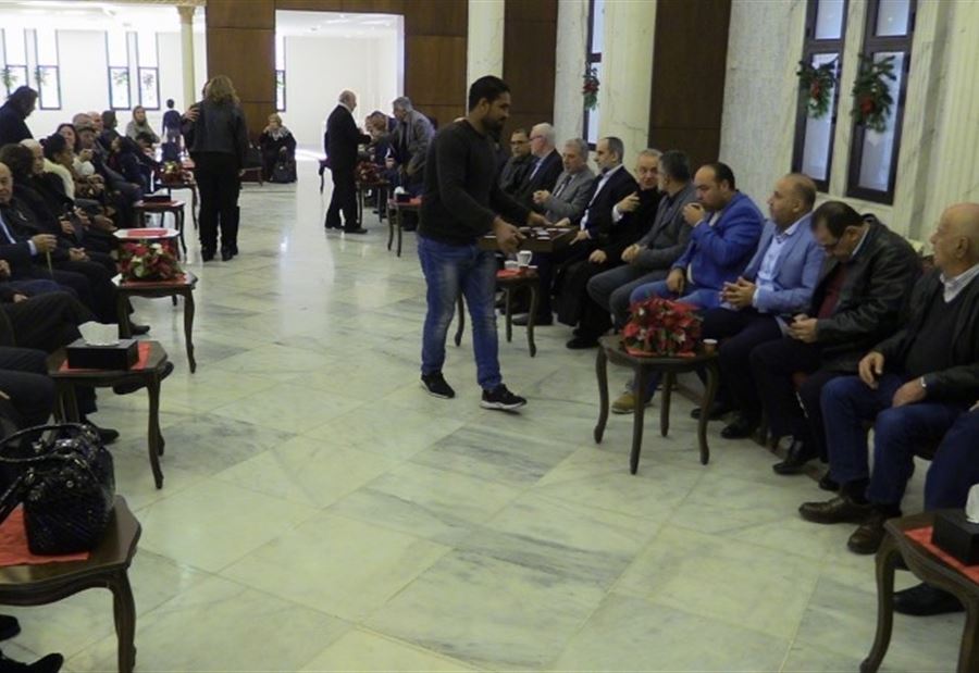 وفد من حزب الله هنأ فاعليات مسيحية في الضاحية 