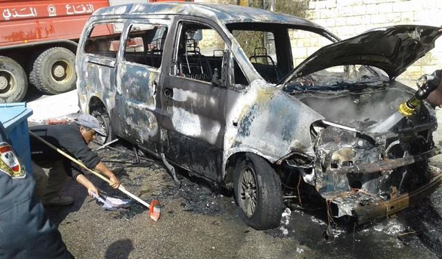 بالصور.. حريق حافلة لنقل الركاب في دير القمر بالصور.. حريق حافلة لنقل الركاب في دير القمر