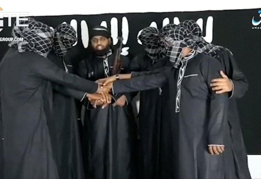 تفجيرات سريلانكا.. قصة "العائلة الانتحارية" و"هفوة الإرهابي" تفجيرات سريلانكا.. قصة "العائلة الانتحارية" و"هفوة الإرهابي"