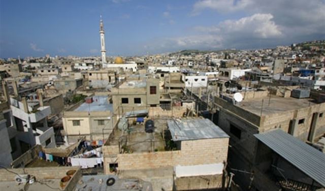 جريح في مخيم عين الحلوة بسقوط سقف منزله