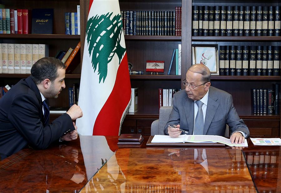 وزير "التيار" للرئيس عون: وزّع كرامة عالكلّ... وزير "التيار" للرئيس عون: وزّع كرامة عالكلّ...