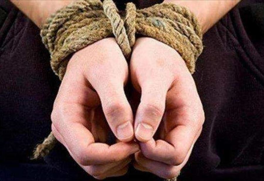 ادعوا أنهم من المخابرات وخطفوه بقوة السلاح في الكويخات 