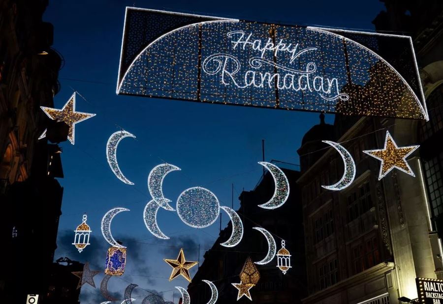 تعرفوا على أول دولة تعلن ثبوت رؤية هلال شهر مضان