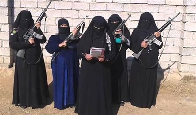 ظهور "نساء داعش" بأحزمة ناسفة لأول مرة في سرت