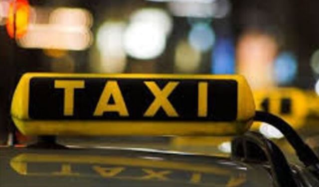 داخل الـ"taxi" في طرابلس.. طعنوه وسرقوه! داخل الـ"taxi" في طرابلس.. طعنوه وسرقوه!