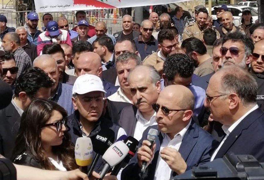 موظفو البلديات من رياض الصلح... "صرخة حق"