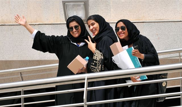 السماح للسعوديات بالعمل سائقات أجرة