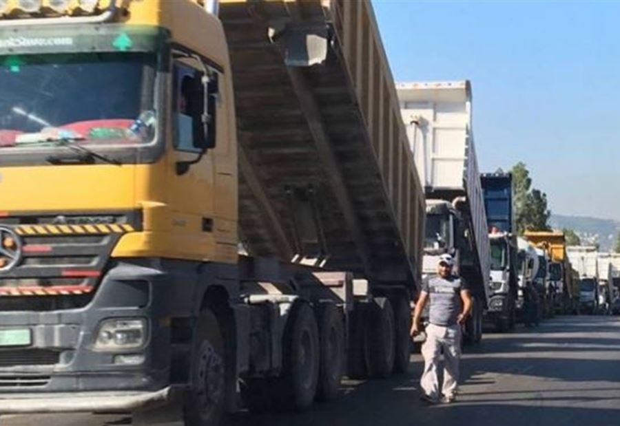 مالكو الشاحنات العمومية في المرفأ يناشدون المسؤولين
