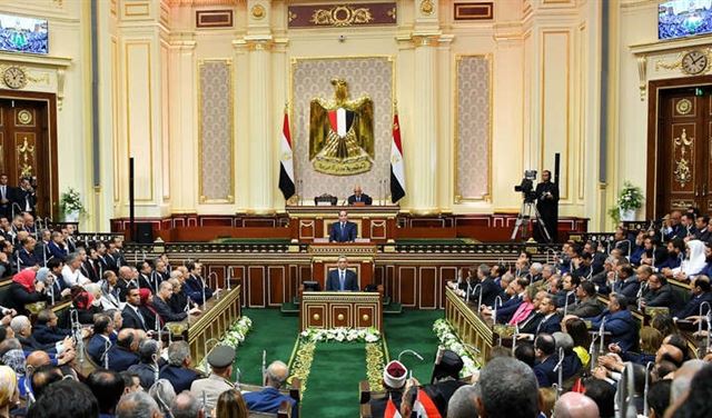 مصر.. هجوم برلماني على وزيرين
