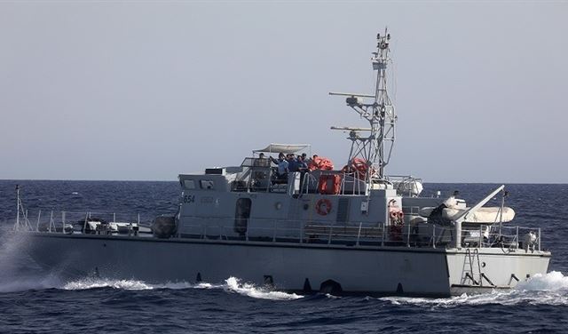 خفر السواحل بليبيا يهدد سفينة إسبانية لإنقاذ المهاجرين خفر السواحل بليبيا يهدد سفينة إسبانية لإنقاذ المهاجرين