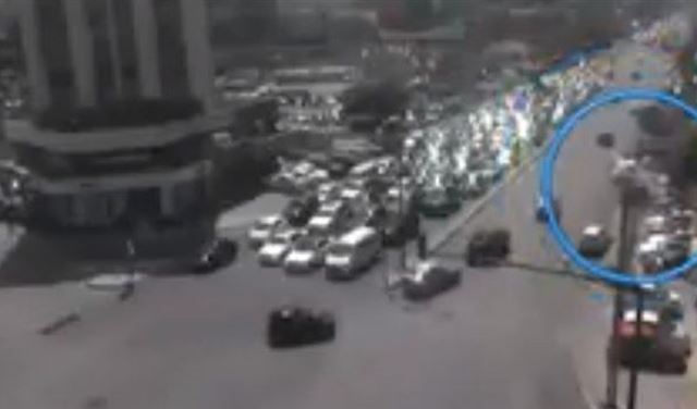 بالفيديو: بسبب استهتاره.. كاد يتسبب بكارثة!