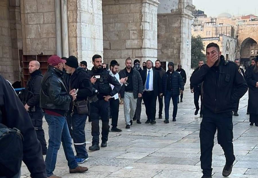 "استفزازا غير مسبوق"... وزير إسرائيلي يقتحم باحات المسجد الأقصى (فيديو)