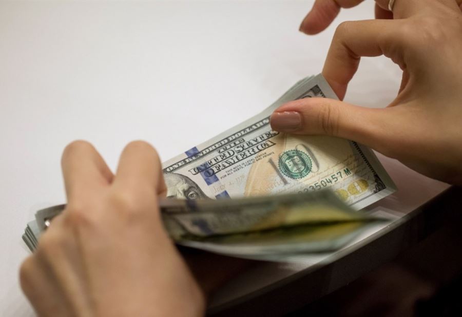 "جنونُ" الدولار مستمرٌ في السوقِ السوداء اليوم!