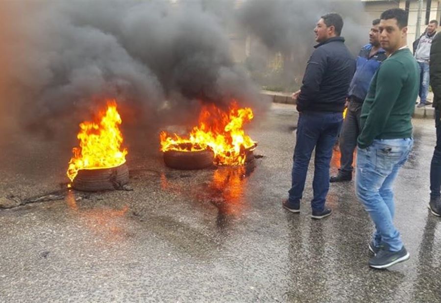 بالصور: قطع الطريق في سرعين الفوقا