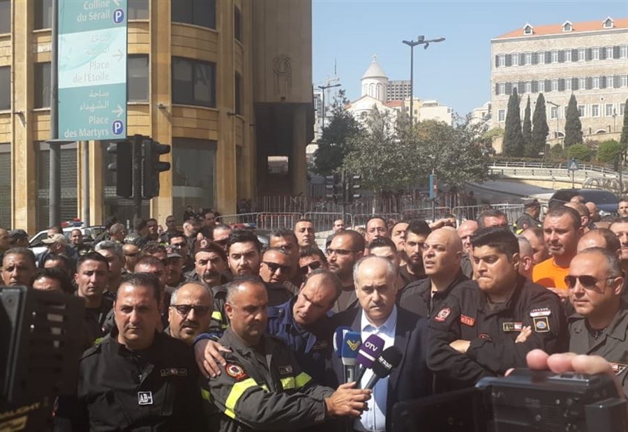 أبو الحسن في اعتصام الدفاع المدني: أنصفوا هؤلاء الشجعان!