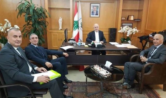 فنيانوس اطلع على اوضاع الورش التابعة لوزارته 
