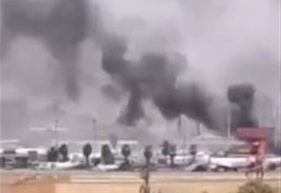 نيران المعارك تطال طائرة سعودية في مطار الخرطوم (فيديو)
