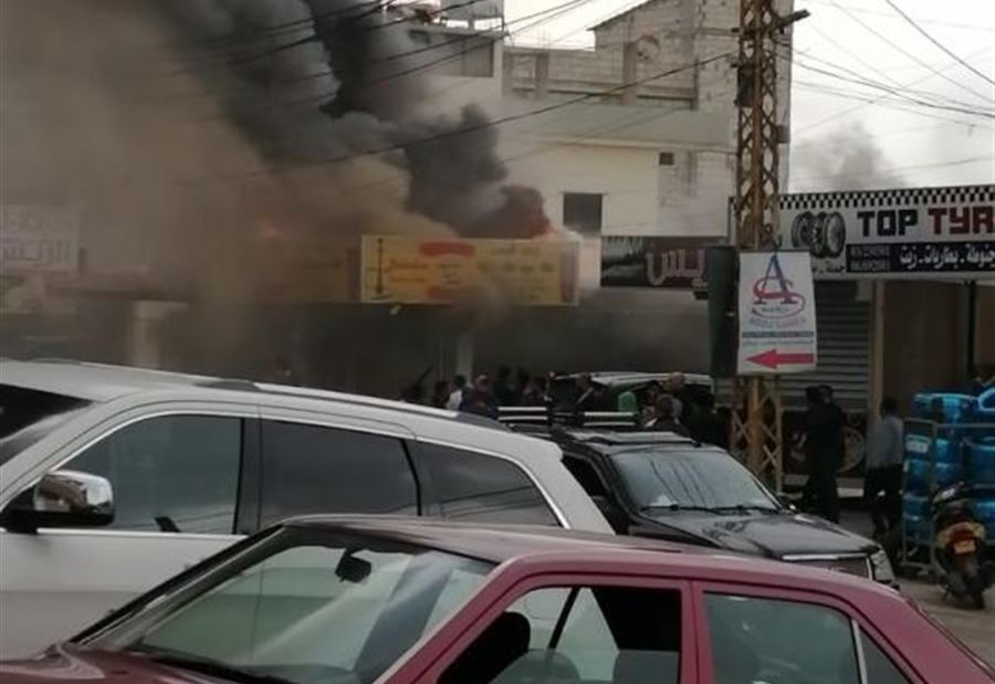 اخماد حريق داخل مطعم في حلبا