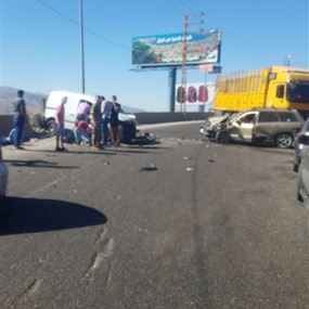 بالصورة: 3 جرحى بحادث تصادم على طريق ضهر البيدر