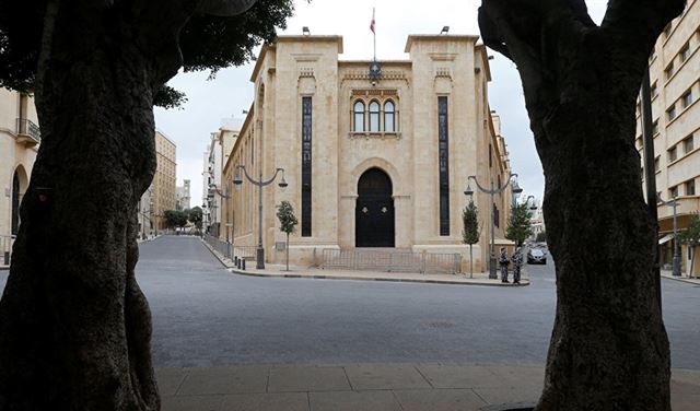 نائب متمسّك بـ"مكتبه" نائب متمسّك بـ"مكتبه"